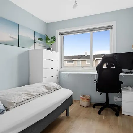 Spacious 4-br Free Parking Tønsberg