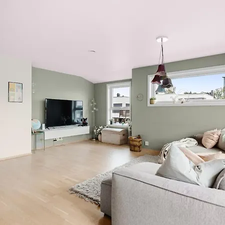 Διαμέρισμα Spacious 4-br Free Parking *