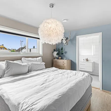 Spacious 4-br Free Parking 톤스버그