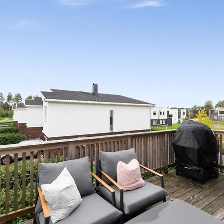 Spacious 4-br Free Parking Tønsberg